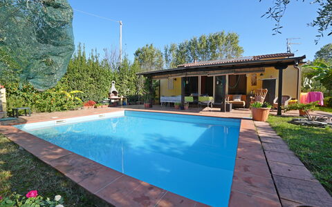 La Sevillana: Svømmepøl, Udvej, Eco Hotel, Fritid, Skygge, Hacienda, Water Feature, Backyard, Villa, Estate