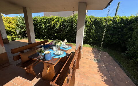 Dependance Egle: Møbel, Træ, Udendørs Møbler, Bord, Udendørs Bord, Bejdse, Have, Hårdttræ, Skygge, Stol