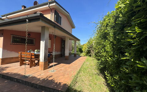 Dependance Egle: Hus, Hjem, Boligområde, Tag, Have, Estate, Hacienda, Gård, Skygge, Backyard