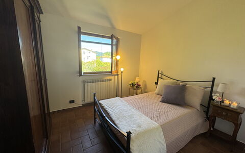 Dependance Egle: Seng, Møbel, Soveværelse, Indretning, Træ, Gulvbelægning, Sengetøj, Sengetøj, Etage, Værelse