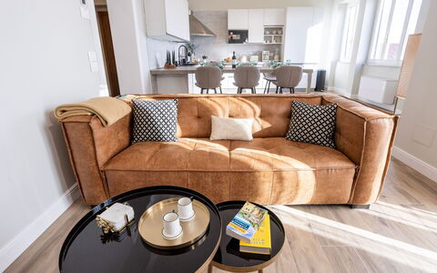 Casa Coccinella: Møbel, Indretning, Gulvbelægning, Etage, Couch, Træ, Trægulve, Stue, Lejlighed