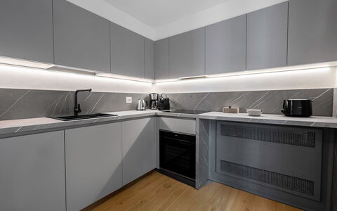 Elegant Apartments Near the Duomo: Køkken, Større Bandage, Køkken Apparat, Komfur, Countertop, Husholdningsapparat, Cabinetry