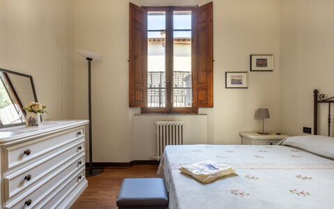 Casa Olivia With Garden And Wifi: Møbel, Træ, Indretning, Soveværelse, Gulvbelægning, Etage, Seng, Værelse, Loft, Belysning