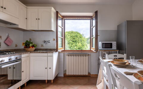 Oliveto Del Cantarello: Indretning, Køkken Apparat, Køkken, Træ, Møbel, Gulvbelægning, Større Bandage, Cabinetry, Countertop, Værelse