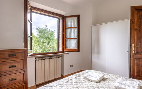 Oliveto Del Cantarello: Soveværelse, Indretning, Seng, Træ, Sengetøj, Sengetøj, Gulvbelægning, Etage, Værelse, Loft