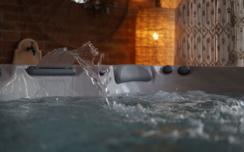 The Tuscan Retreat Spa: Badekar, Sanitærarmatur, Jacuzzi, Badeværelse, Vvs, Tap