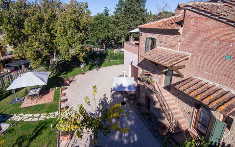 The Tuscan Retreat Spa: Boligområde, Busk, Hjem, Urban Design, Have, Estate, Hacienda, Gård, Landscaping, Skygge