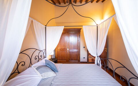 The Tuscan Retreat Spa: Møbel, Indretning, Loft, Etage, Seng, Gulvbelægning, Belysning, Soveværelse, Værelse, Bed Frame