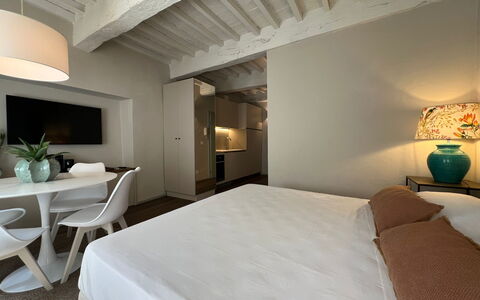 Guelfa 60: Indretning, Soveværelse, Loft, Seng, Møbel, Etage, Sengetøj, Gulvbelægning, Sengetøj, Værelse