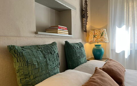 Guelfa 60: Pude, Møbel, Væg, Soveværelse, Indretning, Sengetøj, Sengetøj, Seng, Throw Pillow, Sengetøj