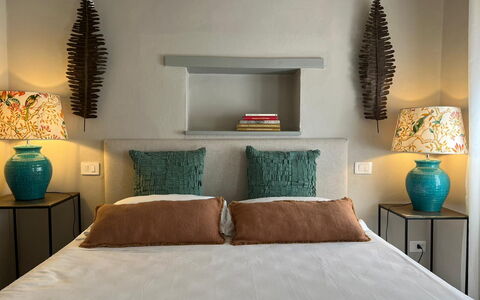 Guelfa 60: Møbel, Seng, Indretning, Soveværelse, Sengetøj, Væg, Sengetøj, Pude, Sengetøj, Værelse