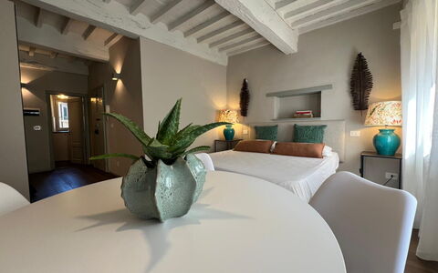 Guelfa 60: Møbel, Indretning, Værelse, Loft, Gulvbelægning, Soveværelse, Etage, Seng, Belysning, Hjem