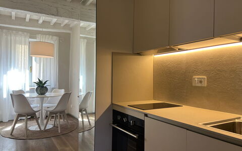 Guelfa 60: Indretning, Væg, Gulvbelægning, Træ, Møbel, Etage, Loft, Køkken, Værelse, Belysning