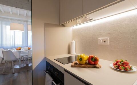 Guelfa 60: Indretning, Væg, Loft, Gulvbelægning, Køkken, Countertop, Belysning, Værelse, Etage, Lysarmatur