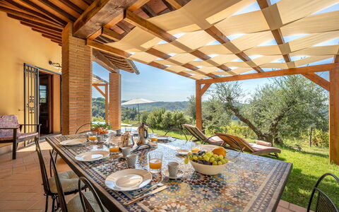 Villa Costa al Bagno: Møbel, Stol, Eco Hotel, Køkken & Spisebord, Udvej, Skygge, Have, Landscaping, Stuehus, Udendørs Struktur