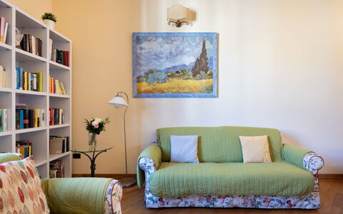 Cuore Di Firenze Apartment: Møbel, Indretning, Couch, Væg, Gulvbelægning, Værelse, Etage, Træ, Stue, Gul