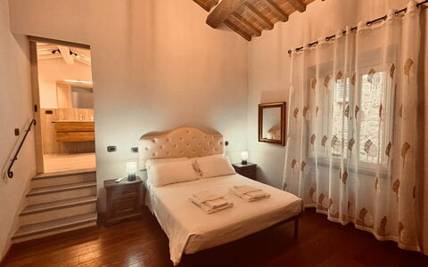 Casa Castelli: Væg, Træ, Indretning, Etage, Gulvbelægning, Møbel, Loft, Seng, Soveværelse, Belysning