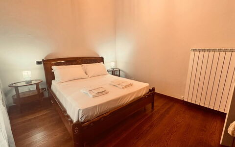 Casa Castelli: Seng, Soveværelse, Etage, Træ, Sengetøj, Gulvbelægning, Sengetøj, Indretning, Møbel, Bed Frame