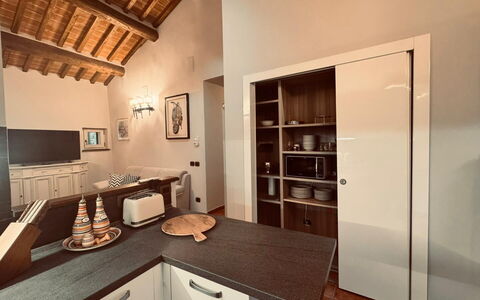 Casa Castelli: Indretning, Gulvbelægning, Møbel, Træ, Loft, Countertop, Cabinetry, Køkken, Etage, Belysning