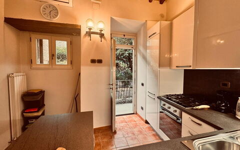 Casa Castelli: Køkken, Køkken Apparat, Større Bandage, Countertop, Gulvbelægning, Indretning, Træ, Etage, Loft, Husholdningsapparat