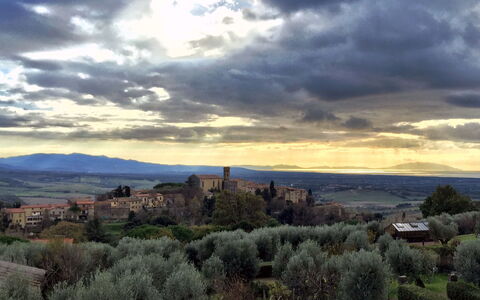 Your Tuscan Retreat: Himmel, Natur, Horisont, Landskab, Græs-, Almindeligt, Landdistrikt, Land Lot, Aften, Morgen