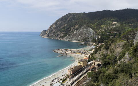 Casa Dolly, Monterosso 5 Terre: Kyst, Vand, Krop Af Vand, Strand, Coastal Og Oceaniske Landskabsformer, Bjergrige Landskabsformer, Hav, Headland, Kyst, Bjerg