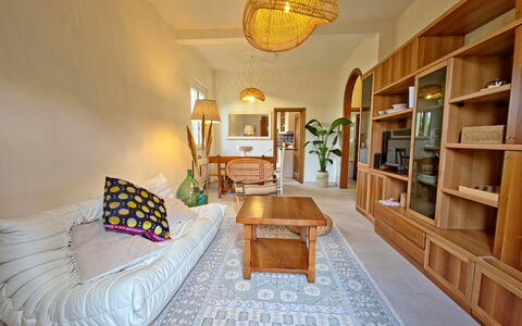 Villetta Tonfano: Møbel, Indretning, Gulvbelægning, Etage, Træ, Loft, Couch, Stue, Værelse, Hjem