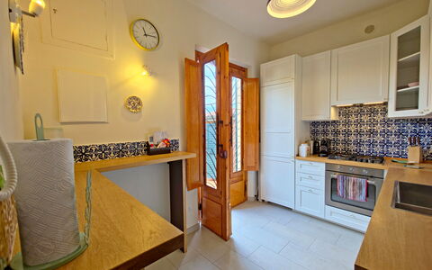 Villetta Tonfano: Indretning, Gulvbelægning, Countertop, Køkken, Træ, Cabinetry, Etage, Større Bandage, Køkken Apparat, Møbel