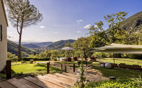 Villa Chiovada: Bjergrige Landskabsformer, Naturlige Landskab, Bakke, Landskab, Highland, Landdistrikt, Hill Station, Bjergkæde, Have, Dal