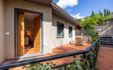 Il Ferrone Apartment with Garden - Greve in Chiant: Hjem, Arkitektur, Bejdse, Estate, Hårdttræ, Altan, Eco Hotel, Design, Dæk, Dagslys