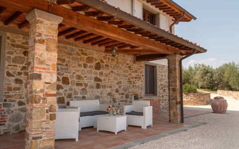 Marina's Lodge: Dør, Mursten, Veranda, Blomsterkrukke, Kolonne, Bjælke, Bejdse, Skygge, Stueplante