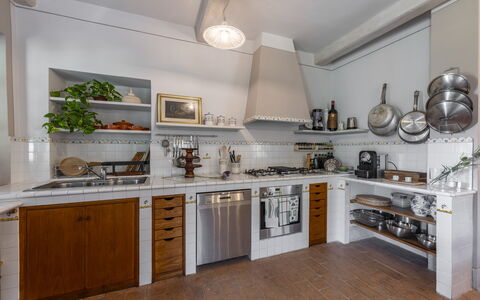 Aqua Bio Retreat: Køkken, Countertop, Køkken Apparat, Indretning, Komfur, Cabinetry, Gulvbelægning, Træ, Større Bandage, Møbel