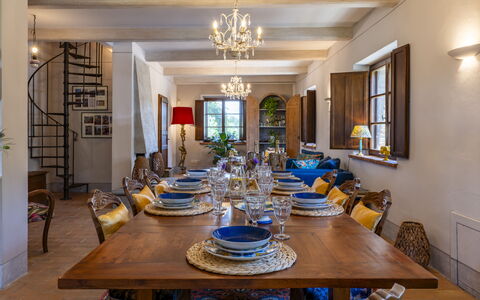 Aqua Bio Retreat: Møbel, Indretning, Spisestue, Bord, Stol, Gulvbelægning, Træ, Køkken & Spisebord, Loft, Lysarmatur