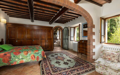 Mulino di Carpineto with Pool Gaiole in Chianti: Møbel, Indretning, Seng, Soveværelse, Væg, Træ, Loft, Gulvbelægning, Værelse, Etage