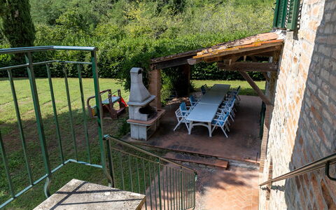 Mulino di Carpineto with Pool Gaiole in Chianti: Møbel, Bord, Udendørs Møbler, Stol, Udendørs Bord, Backyard, Gård, Skygge, Altan, Udendørs Struktur