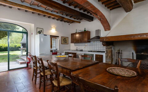 Mulino di Carpineto with Pool Gaiole in Chianti: Møbel, Indretning, Træ, Gulvbelægning, Loft, Køkken, Køkken & Spisebord, Bord, Værelse, Countertop