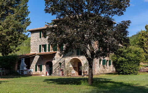 Mulino di Carpineto with Pool Gaiole in Chianti: Træ, Landdistrikt, Estate, Lawn, Stuehus, Hacienda, Landscaping, Villa, Parkere
