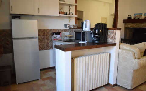 Appartamento la Fontana, Assisi: Møbel, Gulvbelægning, Træ, Indretning, Etage, Køkken Apparat, Værelse, Countertop, Større Bandage, Køkken