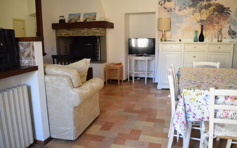 Appartamento la Fontana, Assisi: Møbel, Gulvbelægning, Indretning, Etage, Træ, Værelse, Bord, Stol, Belysning, Stue