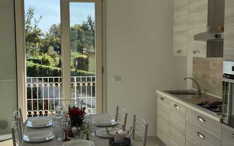 Villa al Glicine: Møbel, Indretning, Gulvbelægning, Træ, Køkken, Etage, Countertop, Værelse, Større Bandage, Belysning