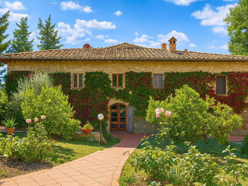 Novellina  family villa Chianti Tuscany  – Exterior View on Arrival