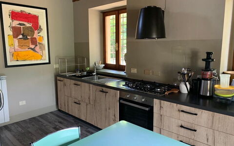 Villa Vindelbono: Køkken, Countertop, Møbel, Køkken Apparat, Træ, Gulvbelægning, Indretning, Cabinetry, Større Bandage, Husholdningsapparat