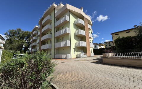 Liz: Boligområde, Lejlighed, Ejerlejlighed, Altan, Forstad, Hotel