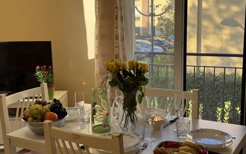 Al Civico 80: Møbel, Indretning, Spisestue, Bord, Stol, Træ, Køkken & Spisebord, Gulvbelægning, Textile, Bordservice