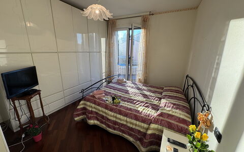 Al Civico 80: Seng, Møbel, Soveværelse, Indretning, Etage, Gulvbelægning, Sengetøj, Værelse, Sengetøj, Træ