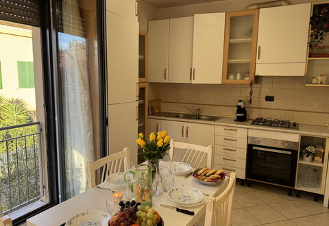 Al Civico 80: Møbel, Gulvbelægning, Træ, Indretning, Køkken Apparat, Køkken, Etage, Større Bandage, Køkken & Spisebord, Countertop