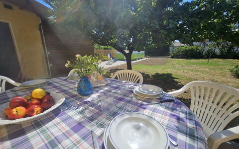 Villa Lory: Møbel, Bord, Stol, Dug, Udendørs Møbler, Have, Udendørs Bord, Køkken & Spisebord, Skygge, Lawn