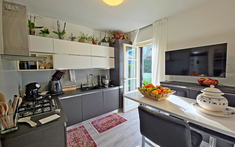 I Cipressi: Køkken, Møbel, Indretning, Countertop, Køkken Apparat, Gulvbelægning, Større Bandage, Værelse, Lejlighed, Husholdningsapparat