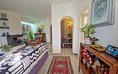 I Cipressi: Møbel, Indretning, Gulvbelægning, Couch, Etage, Træ, Stue, Loft, Værelse, Hjem