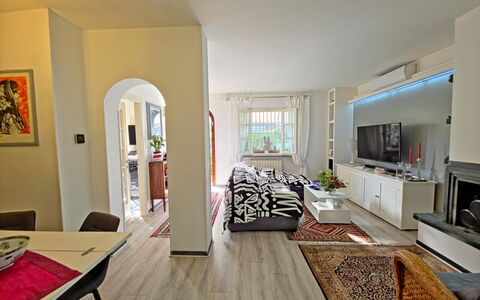 I Cipressi: Møbel, Indretning, Gulvbelægning, Etage, Couch, Træ, Loft, Værelse, Stue, Lejlighed